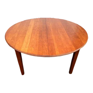 Late 20th Century Vintage Contemporary Style Customized Solid Cherry Round Dining Table With 3 Leaves.