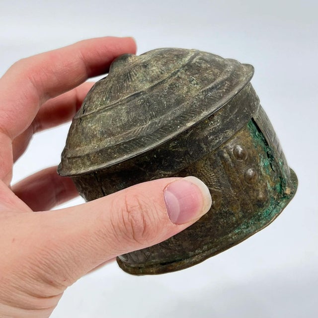 Early 20th Century Asante Forowa Chased Brass Box Ghana For Sale - Image 4 of 6