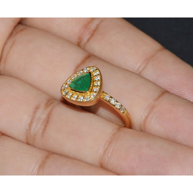 Certified Natural 1.25CTS VS F Diamond Colombian Emerald 18K Solid Gold Halo Ring, size 6.25 For Sale - Image 9 of 10