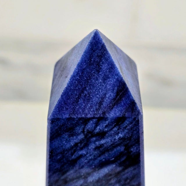 1980s Blue Marble Obelisk by Great City Traders – Handcrafted Stone Sculpture For Sale In Dallas - Image 6 of 9