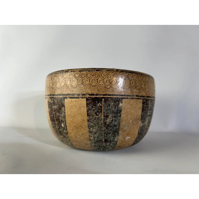 Mexican Pre-Columbian Chinesco (Nayarit) Bowl With Flora and Fauna Motif, Protoclassic Period, Circa 200 Before Common Era - 200 Common Era - 1 Piece For Sale - Image 3 of 7