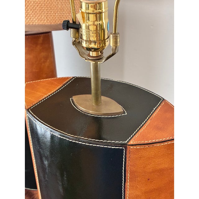 Pair Mid Century Modern Stitched Two Tone Leather Wrapped Table Lamps For Sale - Image 4 of 7