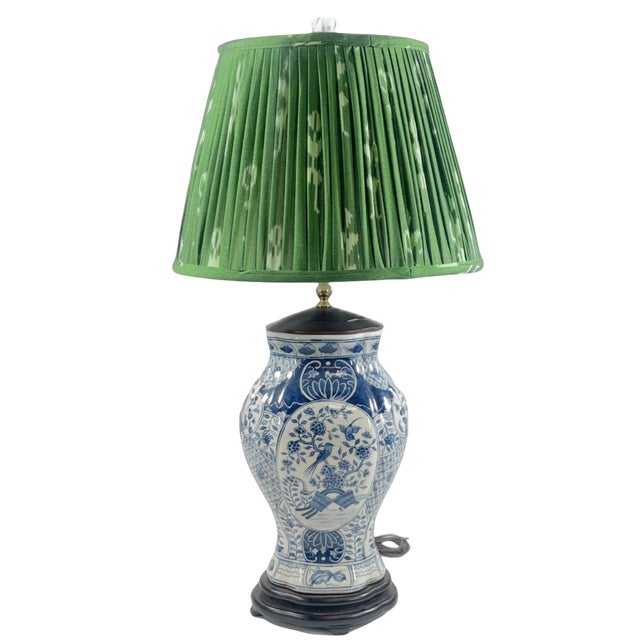 Classic Chinoiserie Blue and White Table Lamp With Delft Bird Motif For Sale - Image 4 of 4