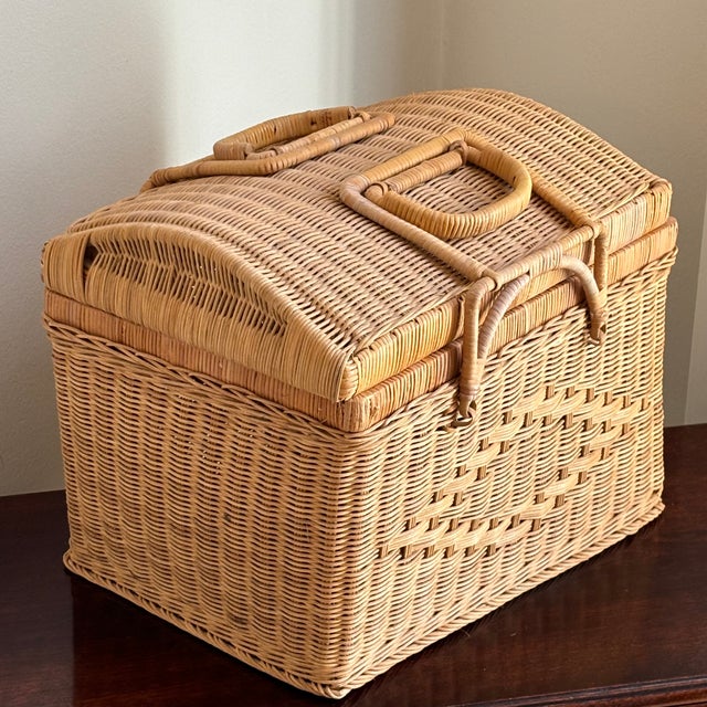 Mid 20th Century Vintage Natural Woven Wicker Carrying Case Basket For Sale In Baltimore - Image 6 of 12