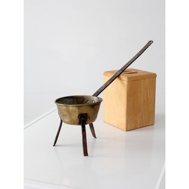 Early 20th Century Antique Brass and Iron Three-Legged Hearth Cooking Pan For Sale - Image 5 of 16