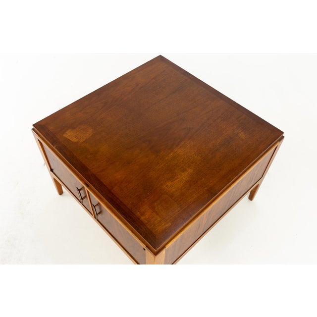 Paul McCobb Style Lane Rhythm Mid Century Walnut Nightstand Side End Table For Sale In Chicago - Image 6 of 7