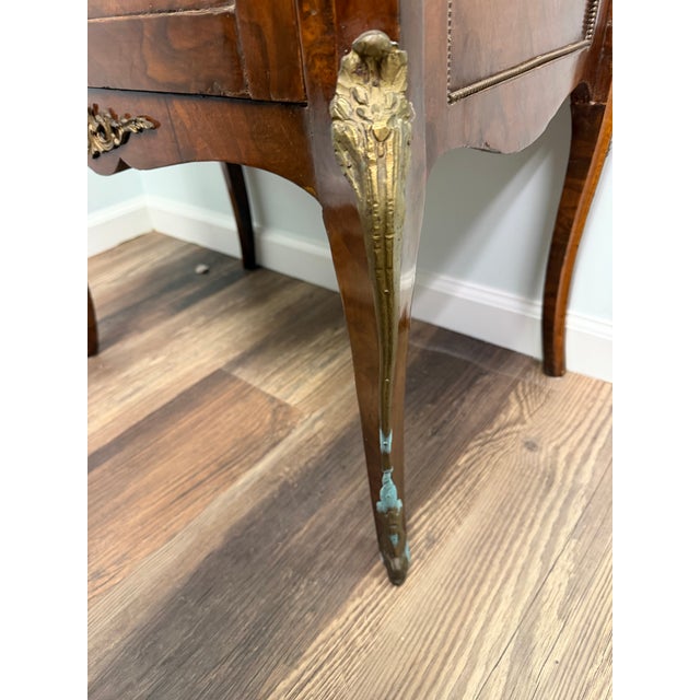 Antique French Walnut & Ormolu Mounted Vitrine Display Cabinet With Tufted Fabric Interior For Sale In Birmingham - Image 6 of 10