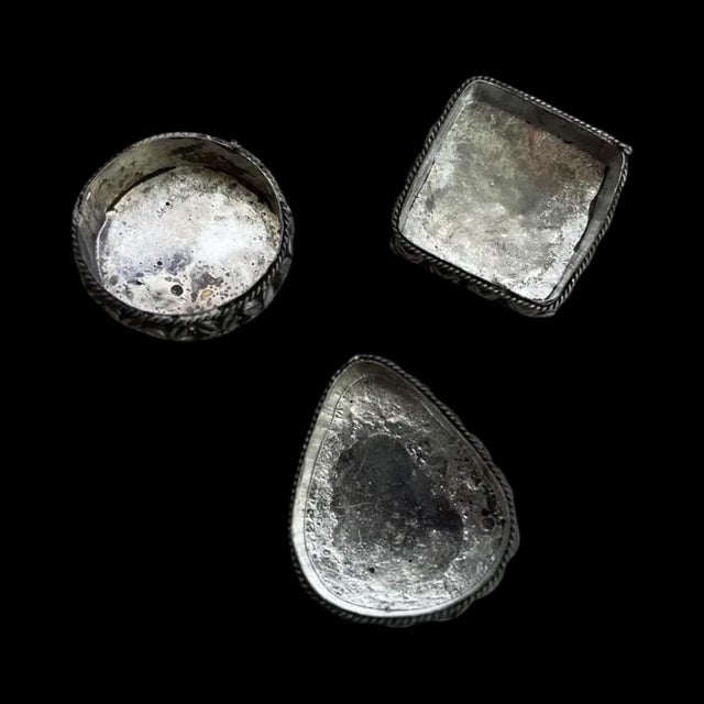 Vintage Asian Mixed Metal Trinket Boxes With Embedded Gem Stones - Set of 3 For Sale In San Diego - Image 6 of 8