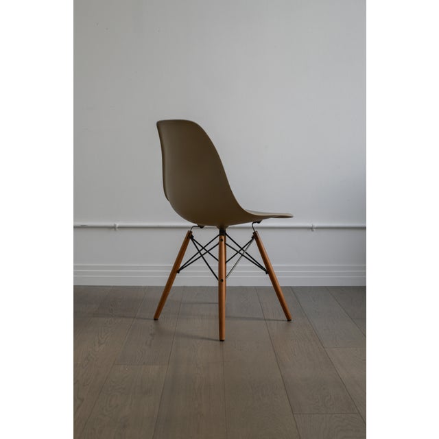 Eames Dowel-Leg Molded Plastic Side Chairs for Herman Miller, 2015, Pair For Sale - Image 9 of 12
