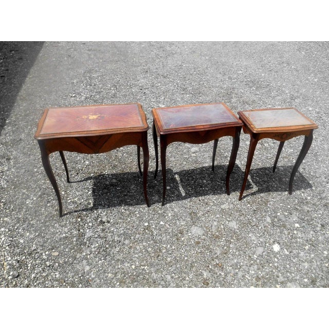 1950s French Regency Satinwood Inlay Nesting Side Tables - Set of 3 For Sale - Image 4 of 9