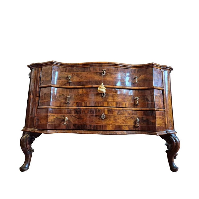 Baroque Inlaid Walnut and Burl Wood Commode with Serpentine Front and Cabriole Legs, 1780s For Sale - Image 12 of 17