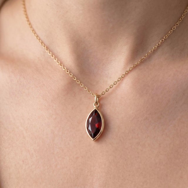 Contemporary Natural Marquise Cut Garnet Pendant Necklace – Bezel Set Gemstone Birthstone Pendant For Sale - Image 3 of 5