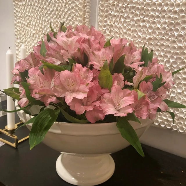 Transitional Pedestal Centerpiece - White For Sale - Image 3 of 3