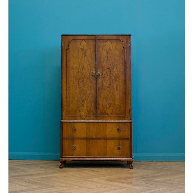 Brown British Art Deco Style Tallboy Linen Cabinet from Beithcraft, 1940s For Sale - Image 8 of 8