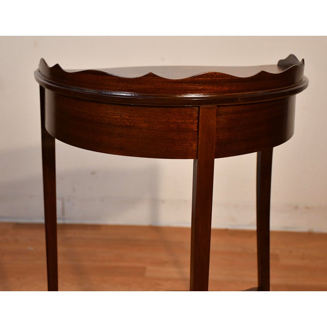 1940s 1940s English Style Mahogany Side Table / End Table Accent Table For Sale - Image 5 of 10