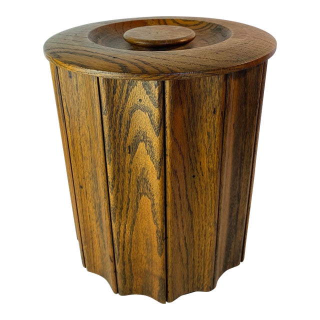 1970s Mid-Century Modern Oak Ice Bucket With Lid — Fluted Slat Barware For Sale