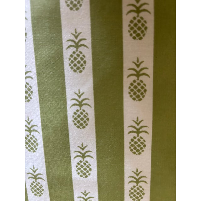English 1980s 23 Yards of Classic Lee Jofa Fabric in Olive and White. For Sale - Image 3 of 5