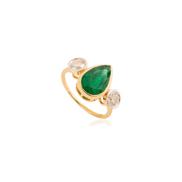 2.29ct Deep Green Emerald Pear Engagement Ring With Round Diamonds in 18k Gold Size 6.5 For Sale - Image 4 of 15