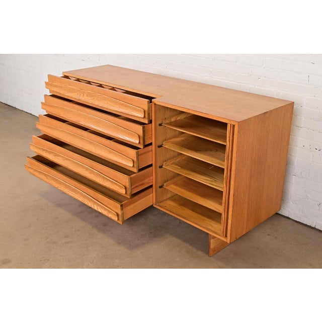 Harold Schwartz for Romweber Mid-Century Modern Sculpted Oak Tambour Door Dresser or Credenza, 1950s For Sale In South Bend - Image 6 of 12