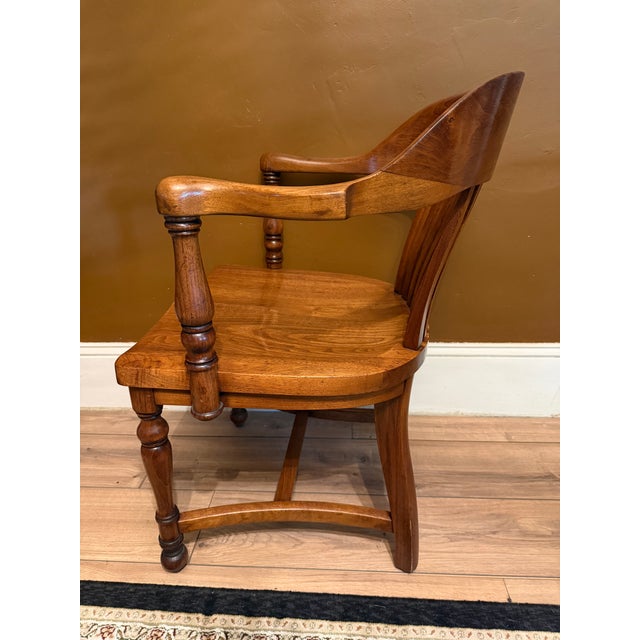 Early 1900s Antique W. H. Gunlocke Co. Solid Oak Stationary Banker's Chair For Sale - Image 9 of 14