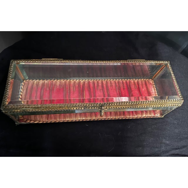 Early 20th Century French Glass and Ormolu Jewelry or Bridal Wedding Box For Sale - Image 5 of 10