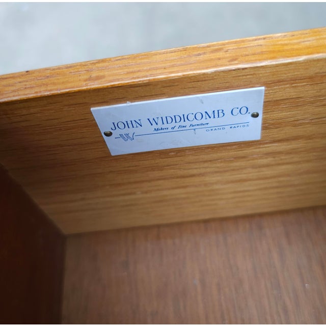 Pair John Widdicomb Co. George III Style Block Front Mahogany Bedside Chests For Sale - Image 10 of 11