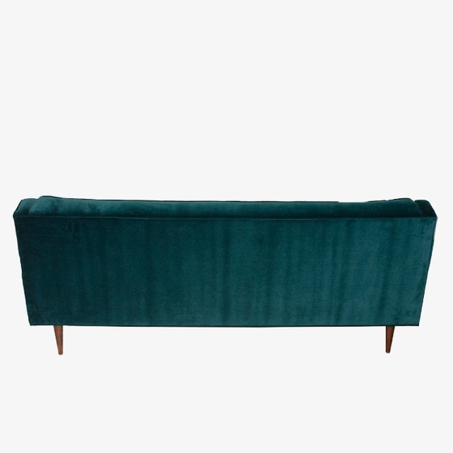Knoll Era Sofa in Emerald Green Performance Velvet For Sale In New York - Image 6 of 7