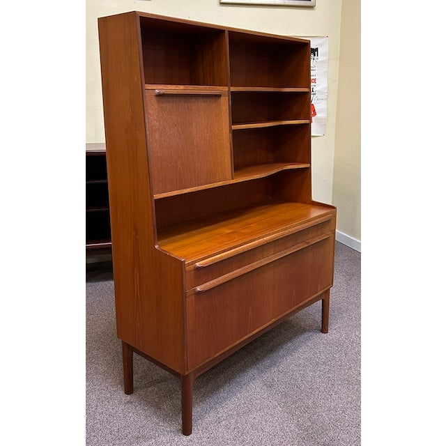 Mid 20th Century Mid Century Modern Teak Midboard W/ Drop Front Mini-Bar by McIntosh c.1960 For Sale - Image 5 of 11