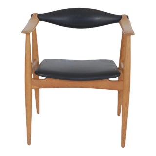 CH-34 Oak and Black Leather Chair by Hans J. Wegner for Carl Hansen & Søn For Sale