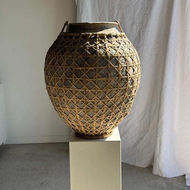 Ceramic Vintage Light Grey Pot with Lattice Lid and Rattan Handles, 1960s For Sale - Image 7 of 7