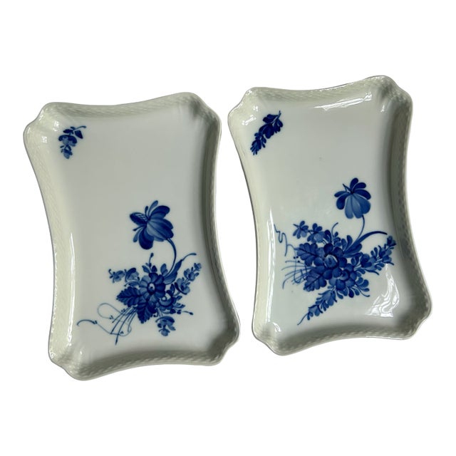 Mid 20th Century Pair Royal Doulton "Blå Blomst" Lattice Porcelain Trays For Sale