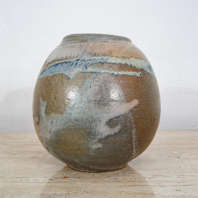 1960s Mid Century Modern Round Vase Blue Tan Glaze Studio Ceramic Weed Vintage Flower For Sale - Image 5 of 12