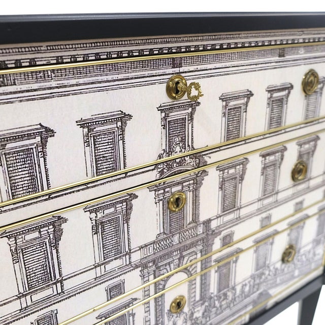 Unique piece in covered with a print of Stockholm Royal Castle from the book Suecia Antiqua. Everything in mint condition....