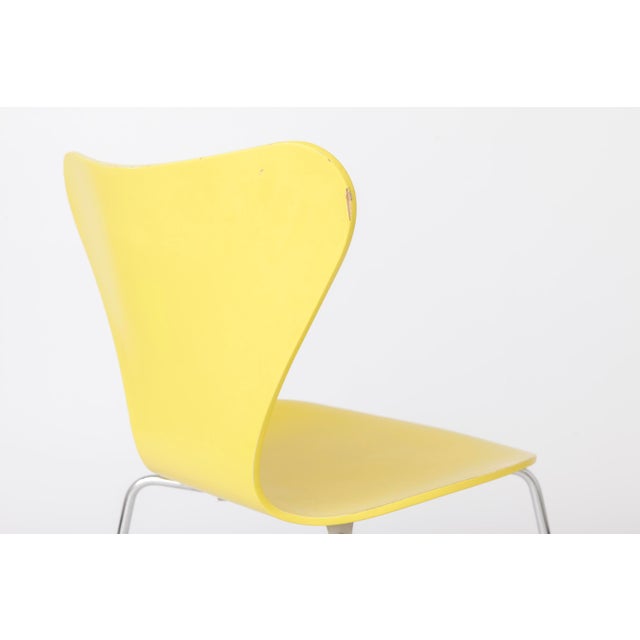 Danish Series 7 Chair Model 3107 in Yellow by Arne Jacobsen for Fritz Hansen, 1990s For Sale - Image 6 of 12