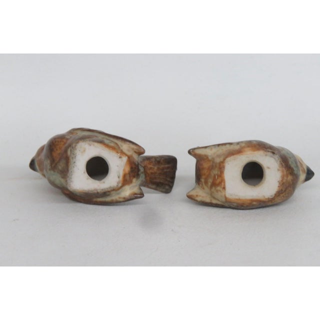 Stoneware Pottery Pair of 2 Sparrow Bird Figurines Brown Feather Details 4970b For Sale In Miami - Image 6 of 10