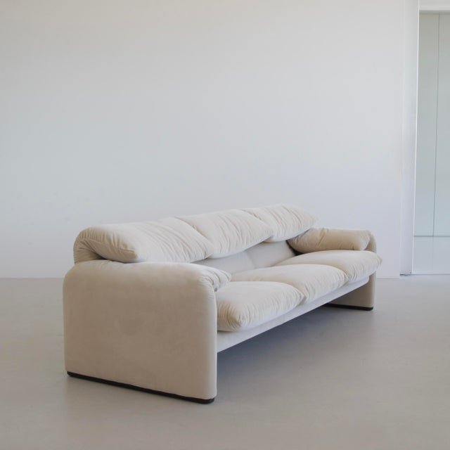 Textile Vintage Three-Seater Sofa by Vico Magistretti for Cassina, 1973 For Sale - Image 7 of 9