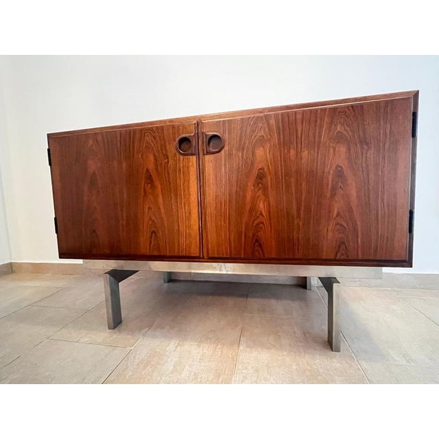- Denmark, 1960s - Good original condition with minor signs of wear. - Rosewood veneer. - marked by manufacturer jr