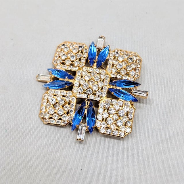 1960s Vintage 1960s Signed Hobe Goldtone Faux-Sapphire & Clear Rhinestone Brooch For Sale - Image 5 of 7