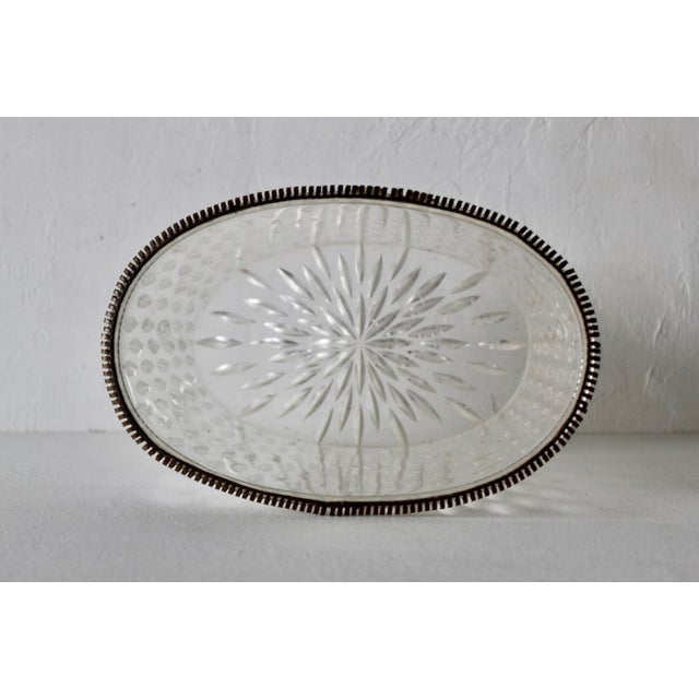Transparent Mid-Century Modern Vintage Textured Oval Lucite Acrylic Waste Basket Brass Beaded Rim For Sale - Image 8 of 16