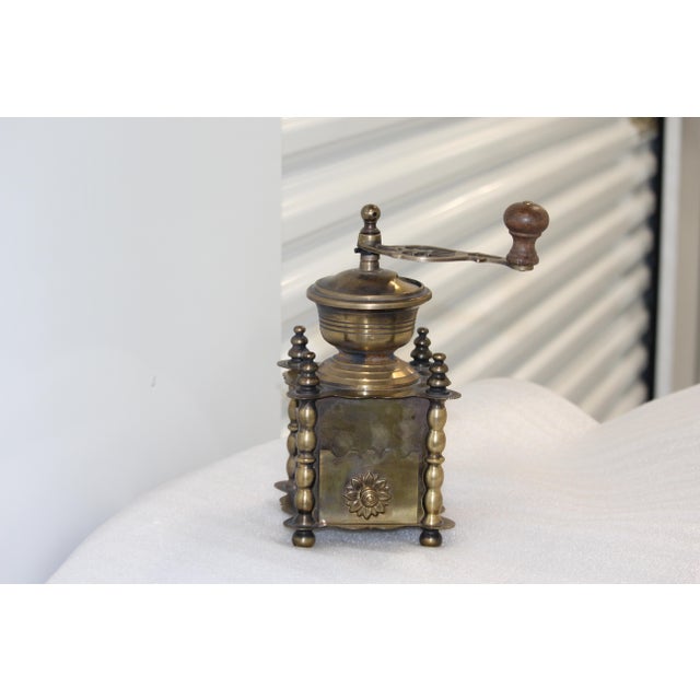 Gold Coffee grinder Daisy decor Counter Manual coffee grinder Pepper Grain Coffee beans Coffee shop decor Coffee maker...