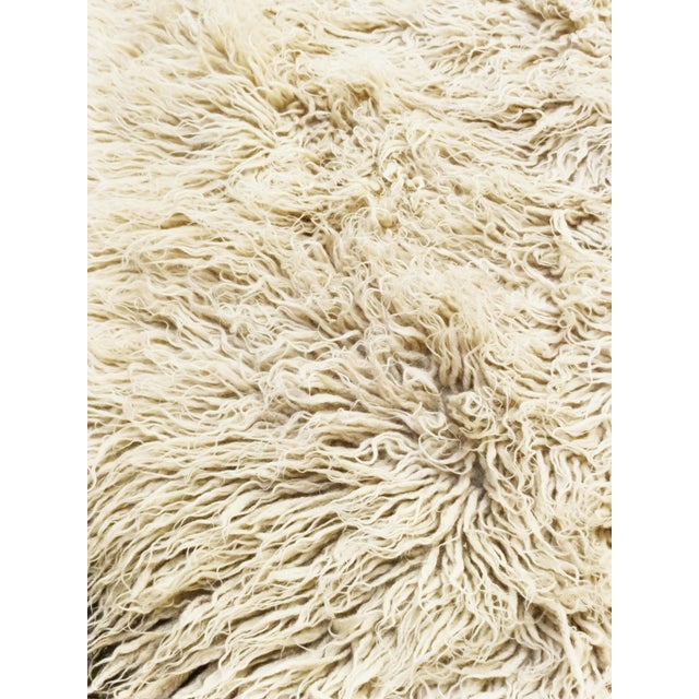 Tulu Rug in Soft Ivory Wool, Italy, 1970s For Sale - Image 6 of 8