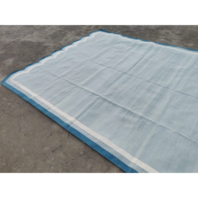 Textile Handmade Cotton Vegetable Dyed Scalloped Edge Rug in Gray With Cream and Teal Blue Border - 9x12 For Sale - Image 7 of 9