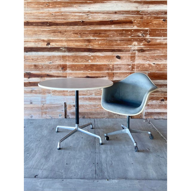 Mid-Century Modern Petite Round Conference Table in the Style of Herman Miller For Sale - Image 3 of 12