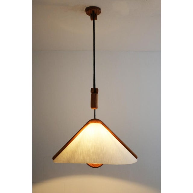Domus Height-adjustable pendant light with counterweight attractive lamp Creates a pleasant atmospheric light Height...