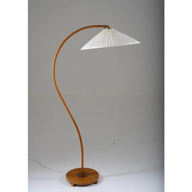 Majestic gooseneck floor lamp manufactured in Sweden, 1930s. This floor lamp consists of a beautifully curved rod with elm...