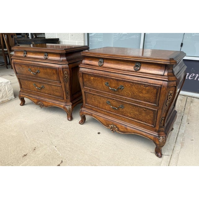 Late 20th Century Pair of Orleans International French-Style Burled Walnut Bombe Nightstands For Sale - Image 4 of 18