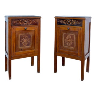 1940s Pair of French Marquetry Bedside Cabinets With Inlaid Decoration For Sale