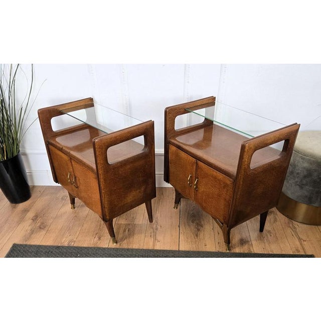 Mid-Century Italian Art Deco Style Bedside Tables in Walnut with Glass Tops, 1950s, Set of 2 For Sale - Image 10 of 11