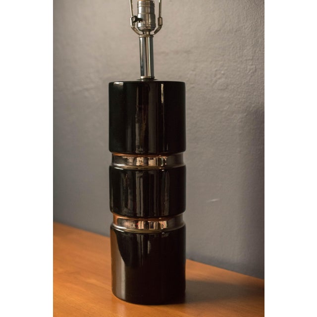 Vintage Mod Cylindrical Chrome and Black Ceramic Stacked Accent Table Lamp For Sale - Image 4 of 6
