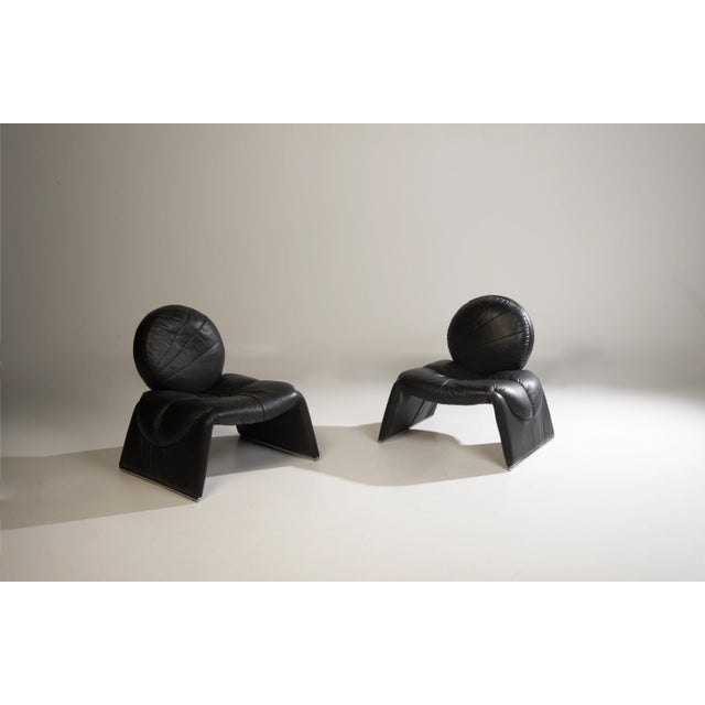 One chair has a hole with a diameter of 4 cm on the side (see photo). Leather and frame are in very good condition. This...